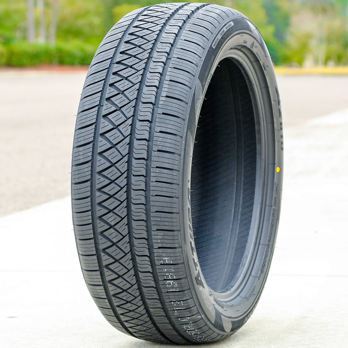 Atturo AZ810 225/40R18 92Y XL Tire