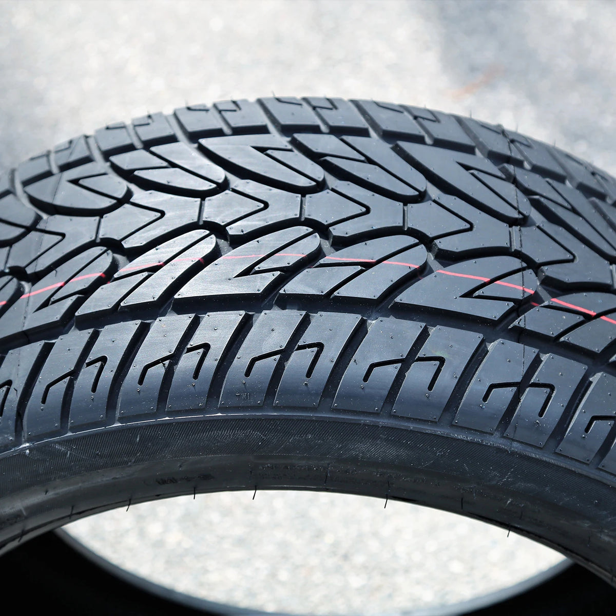 Fullway HS266 285/45R22 114V XL Tire