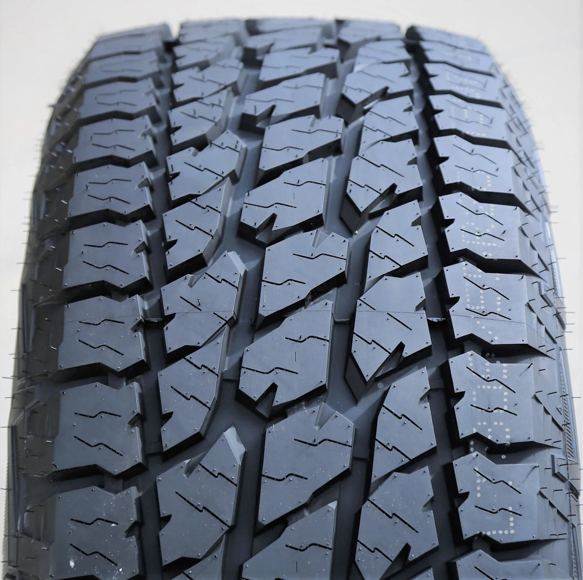 Landspider Wildtraxx A/T 265/50R20 111T XL Tire