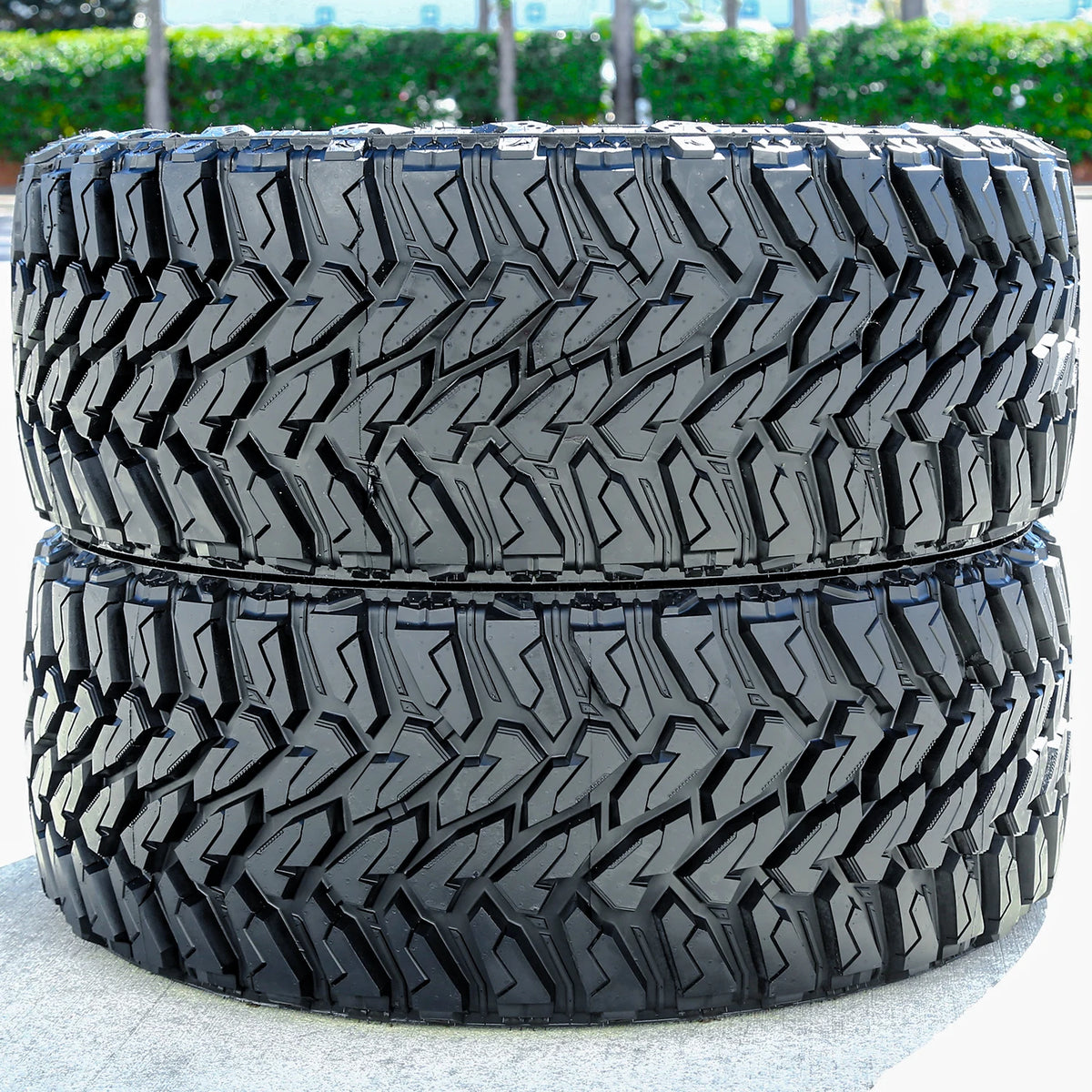 Venom Power Terra Hunter M/T LT 35X12.50R20 Load Range F Tire
