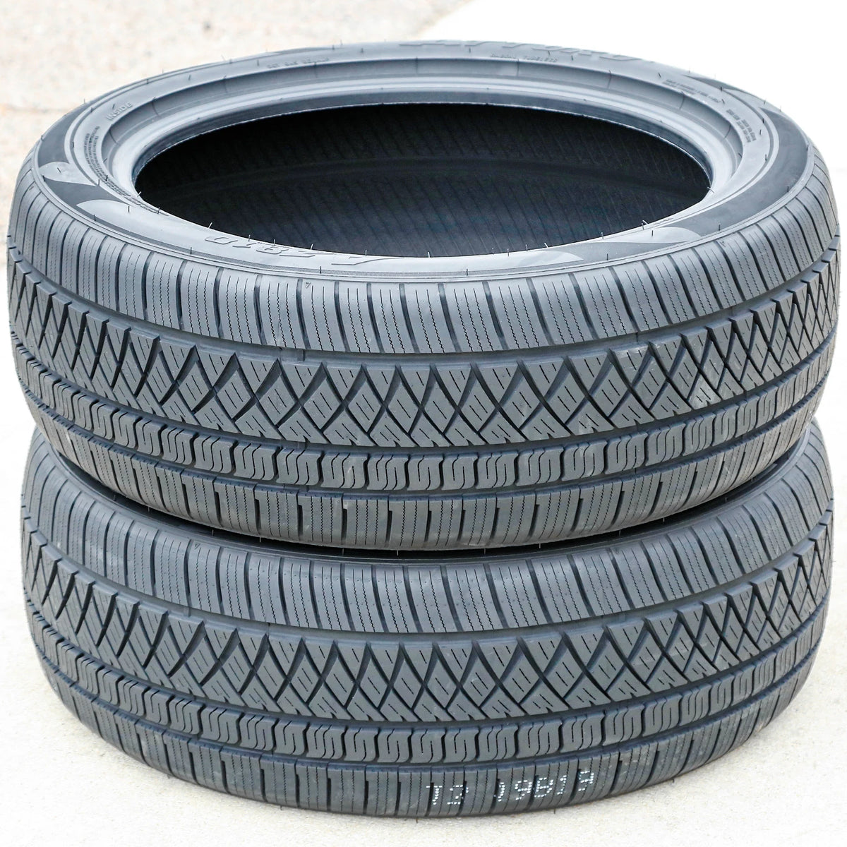Atturo AZ810 225/40R18 92Y XL Tire