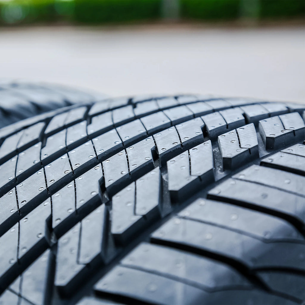 Venom Power Grand AM 295/50R15 108S Tire