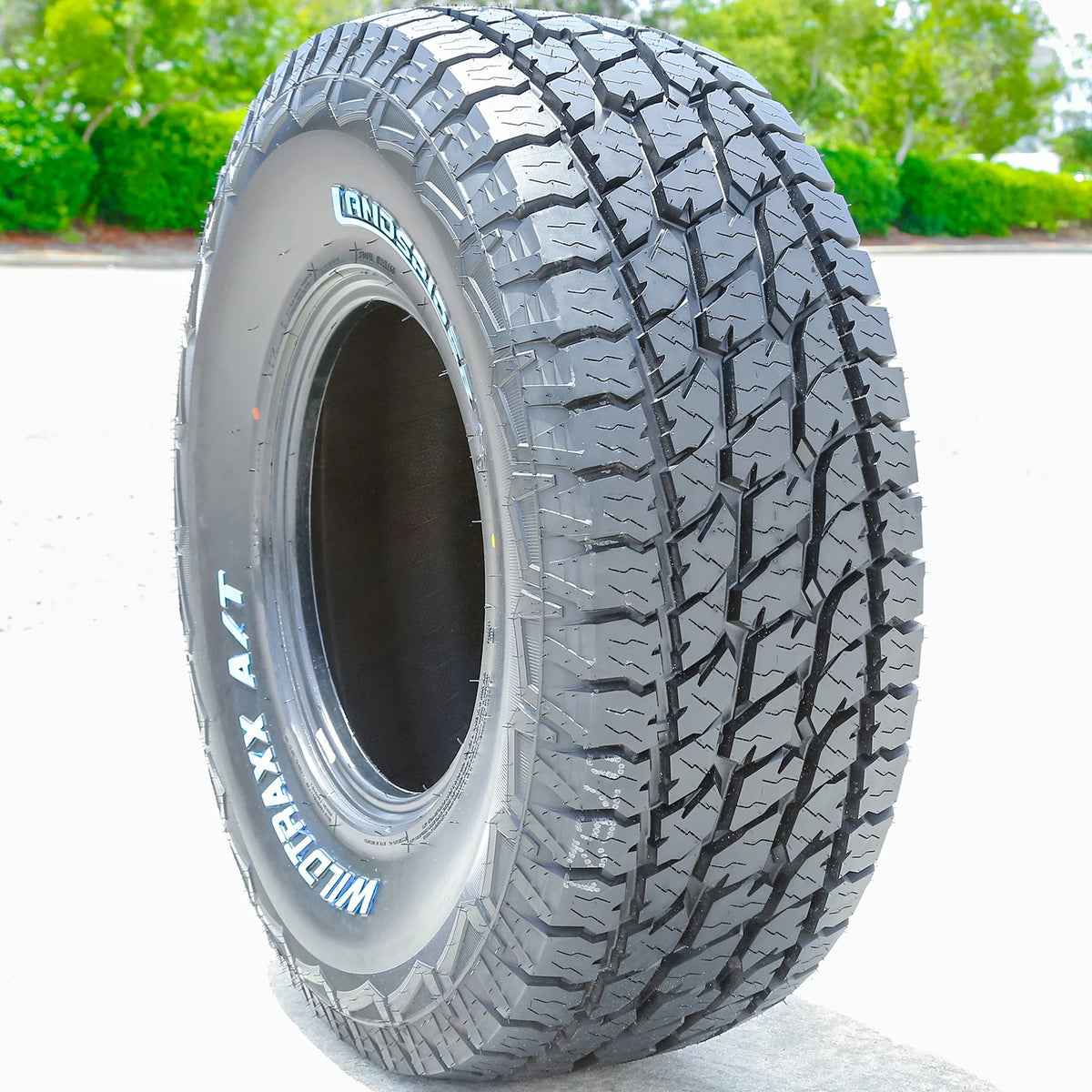 Landspider Wildtraxx A/T 245/65R17 111T XL Tire