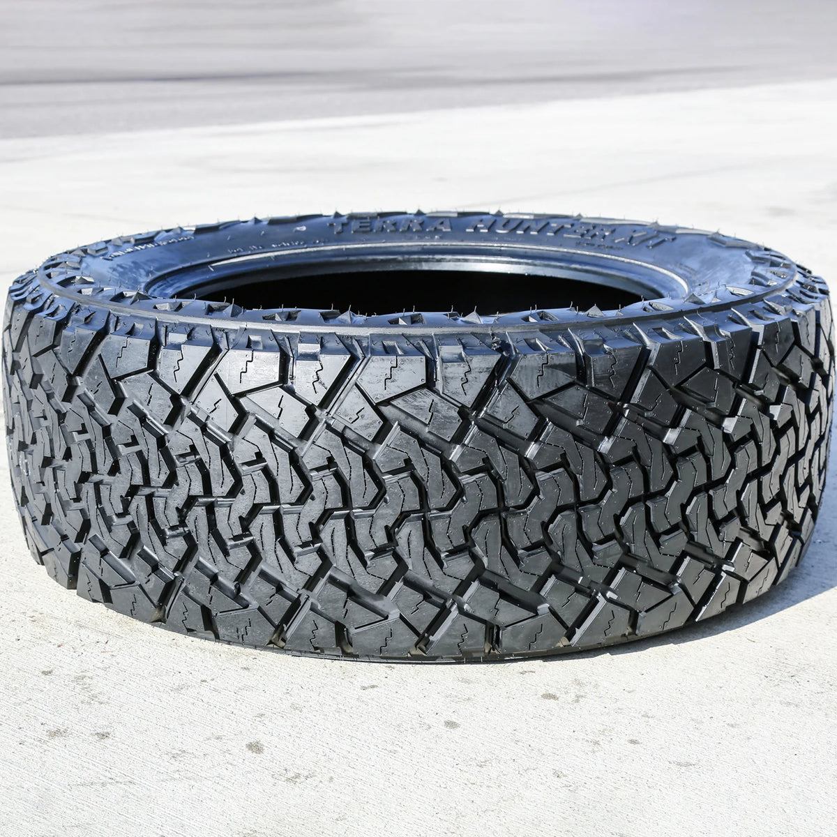 Venom Power Terra Hunter X/T LT 37X13.50R22 E 10 Ply Tires – Set of 5