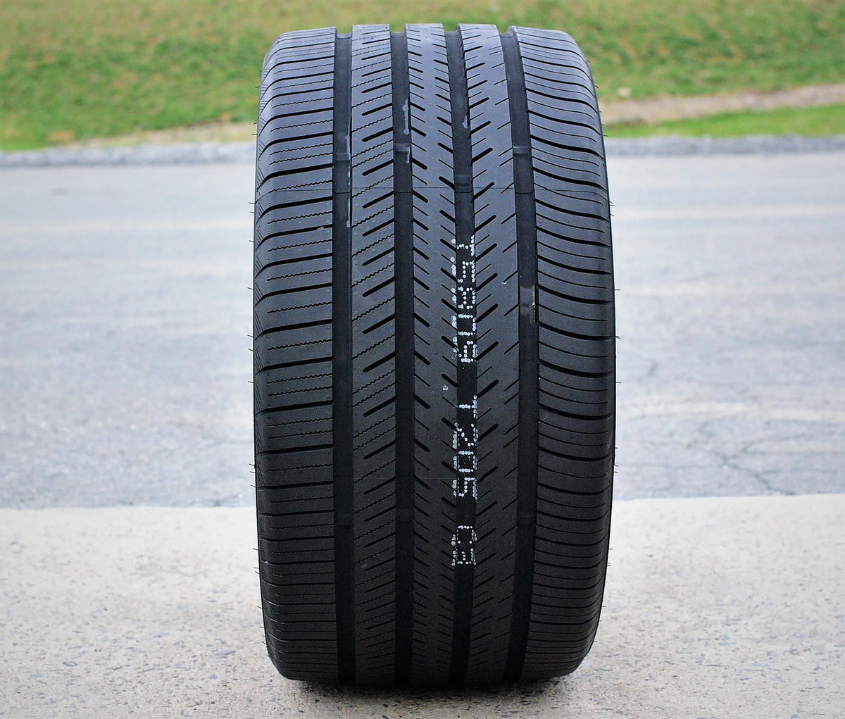 Atlas Force UHP 285/40R22 110V XL Tire
