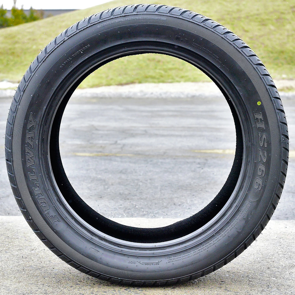 Fullway HS266 285/45R22 114V XL Tire