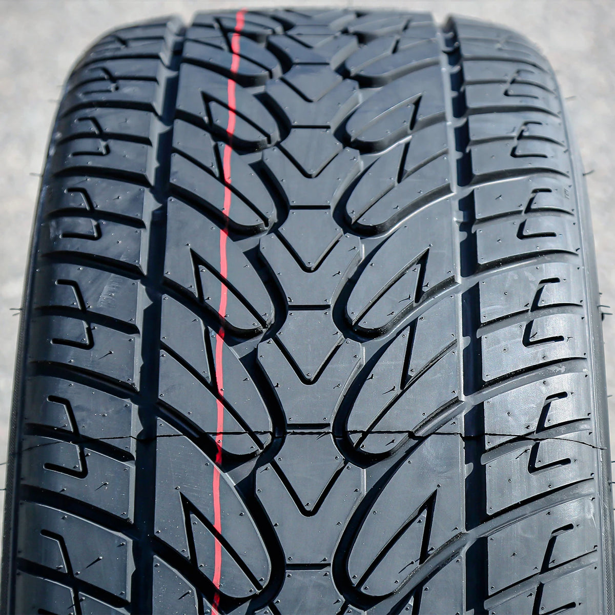 Fullway HS266 285/45R22 114V XL Tire