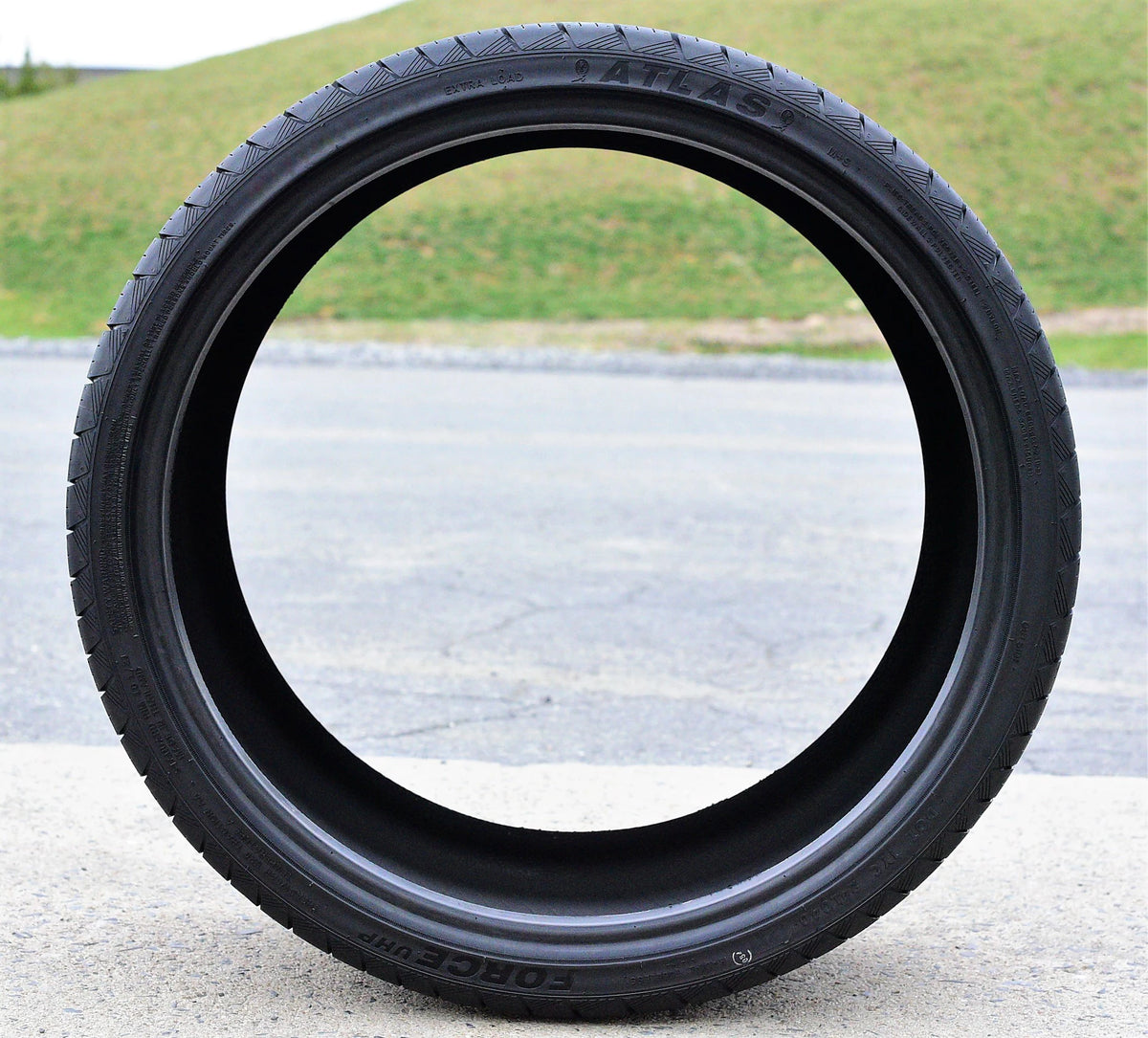 Atlas Force UHP 285/40R22 110V XL Tire