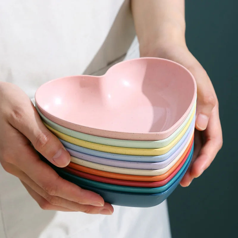 Heart-Shaped Plastic Snack Plates — 5 Pieces