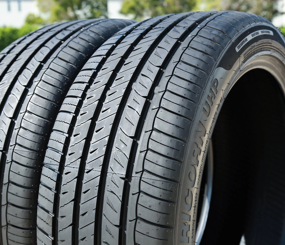 Evoluxx Capricorn UHP 235/40R19 96Y XL Tires – Set of 2
