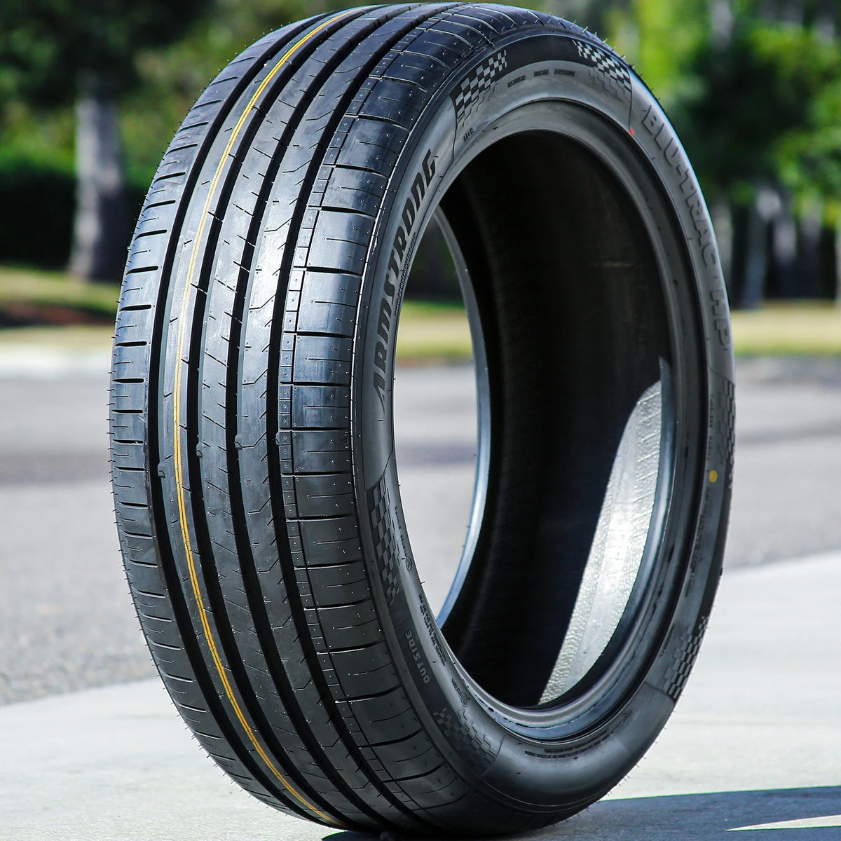 Armstrong Blu-Trac HP 245/35R18 92Y XL Tire