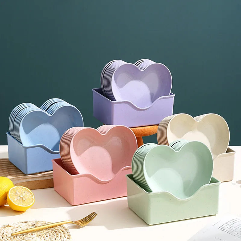 Heart-Shaped Plastic Snack Plates — 5 Pieces