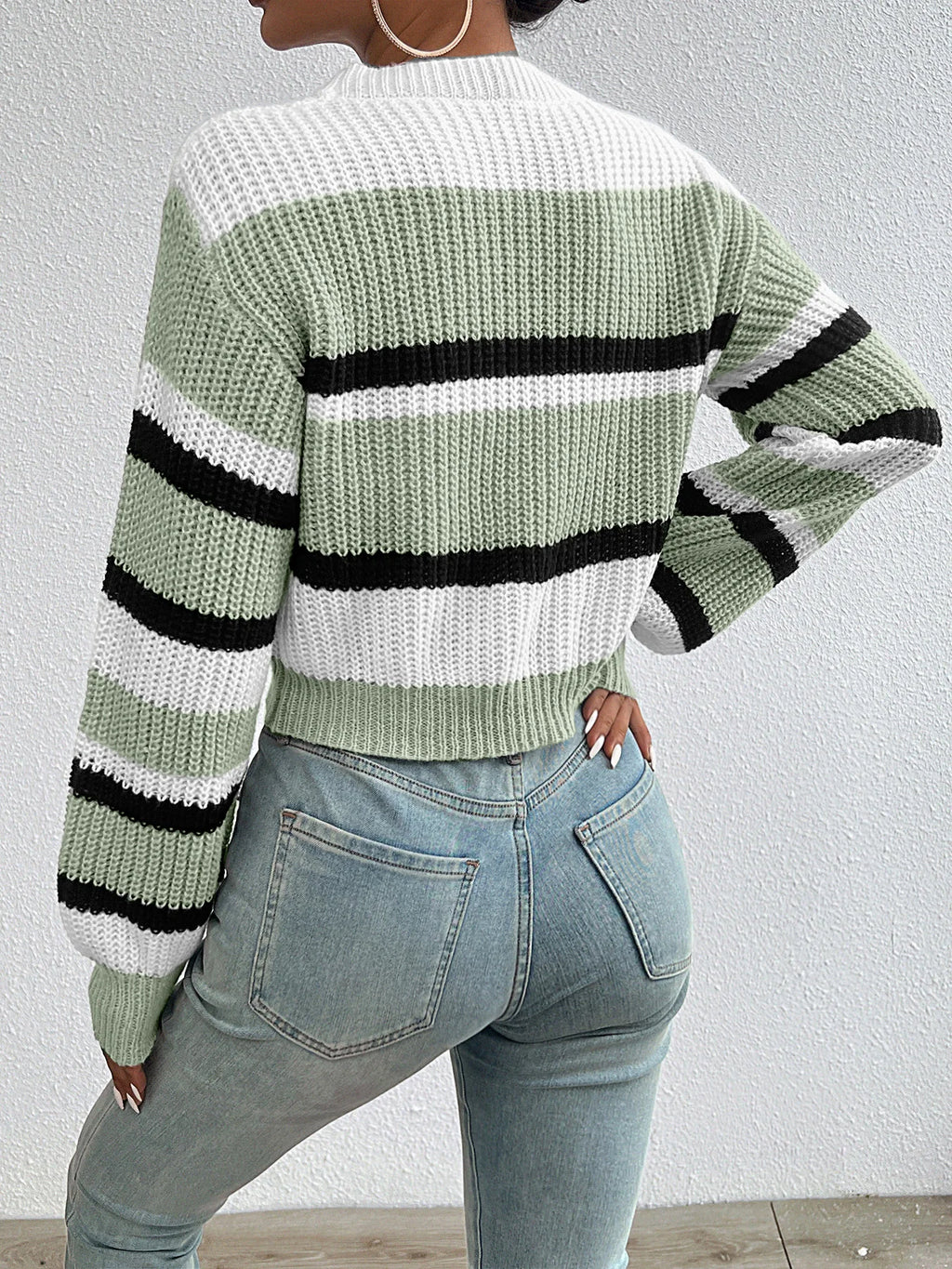2026 Autumn and Winter Hot Sale New Acrylic Loose Drop Shoulder Round Neck Color Matching Knitted Long Sleeve Ladies Sweater Dsers