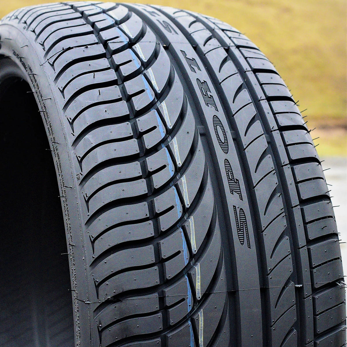 Fullway HP108 215/35ZR18 84W XL Tire