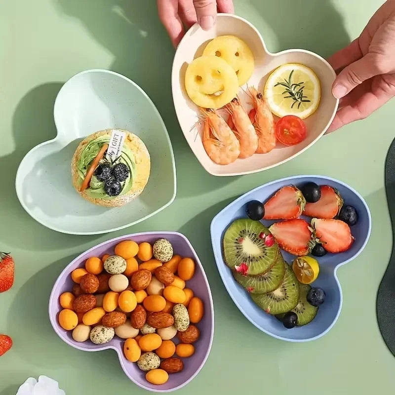 Heart-Shaped Plastic Snack Plates — 5 Pieces