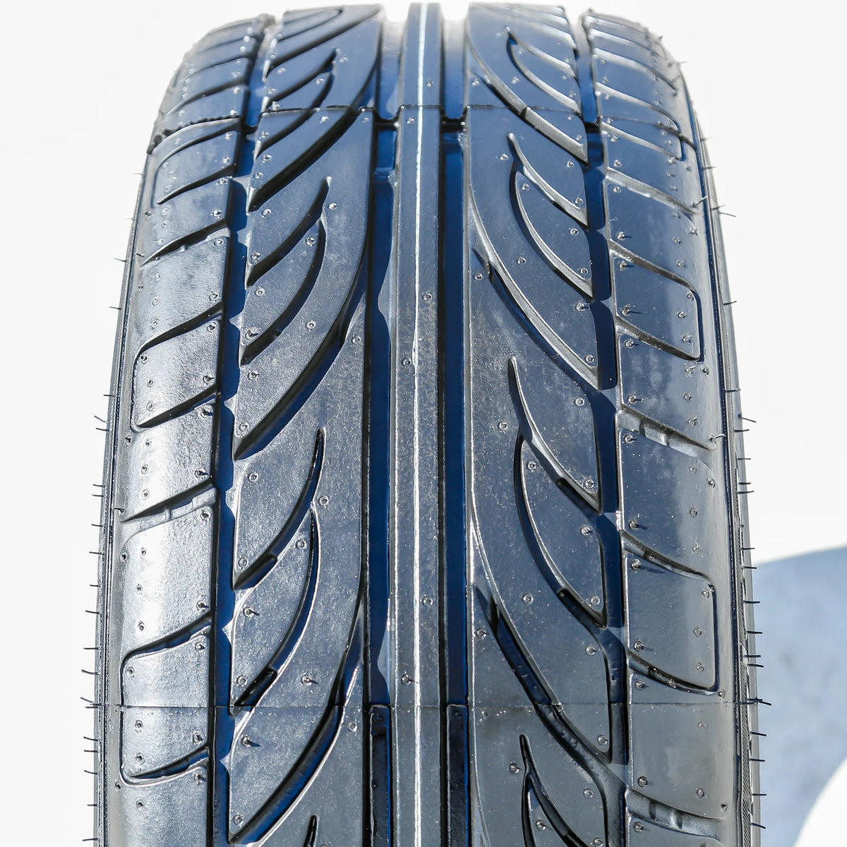 Accelera Alpha 205/35ZR18 81Y XL Tire