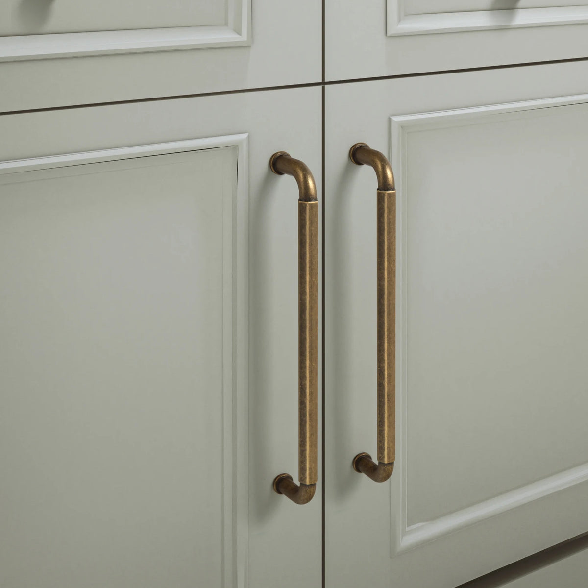 Antique Brass Zinc-Alloy Cabinet Handles – 128 mm Centers
