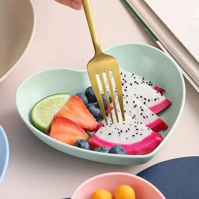 Heart-Shaped Plastic Snack Plates — 5 Pieces